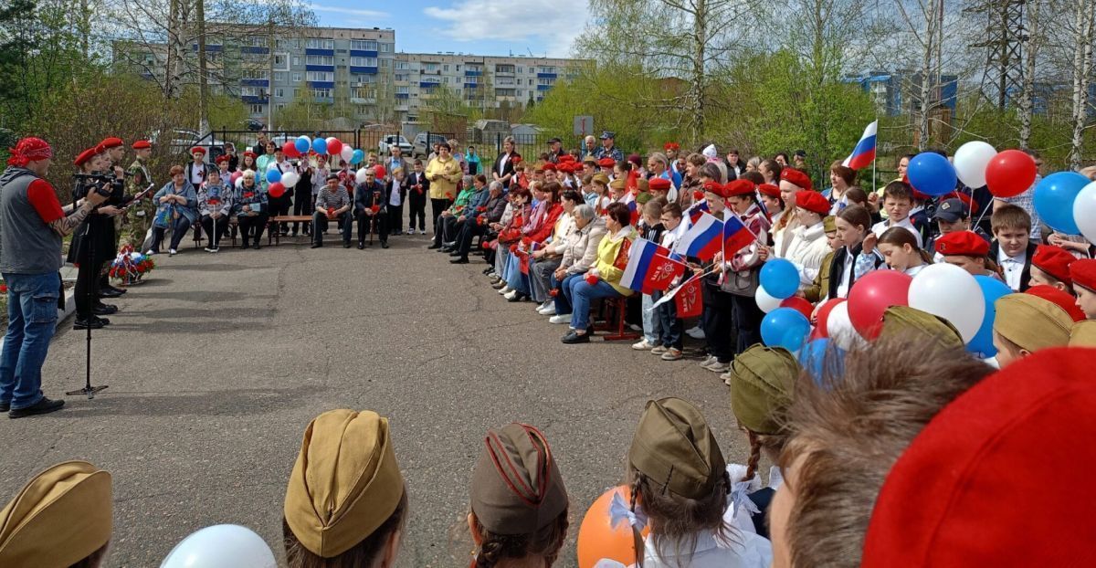 Торжественное мероприятие «Всероссийская Вахта Памяти» состоялось сегодня у стелы «Они сражались за Родину» на территории школы №17.