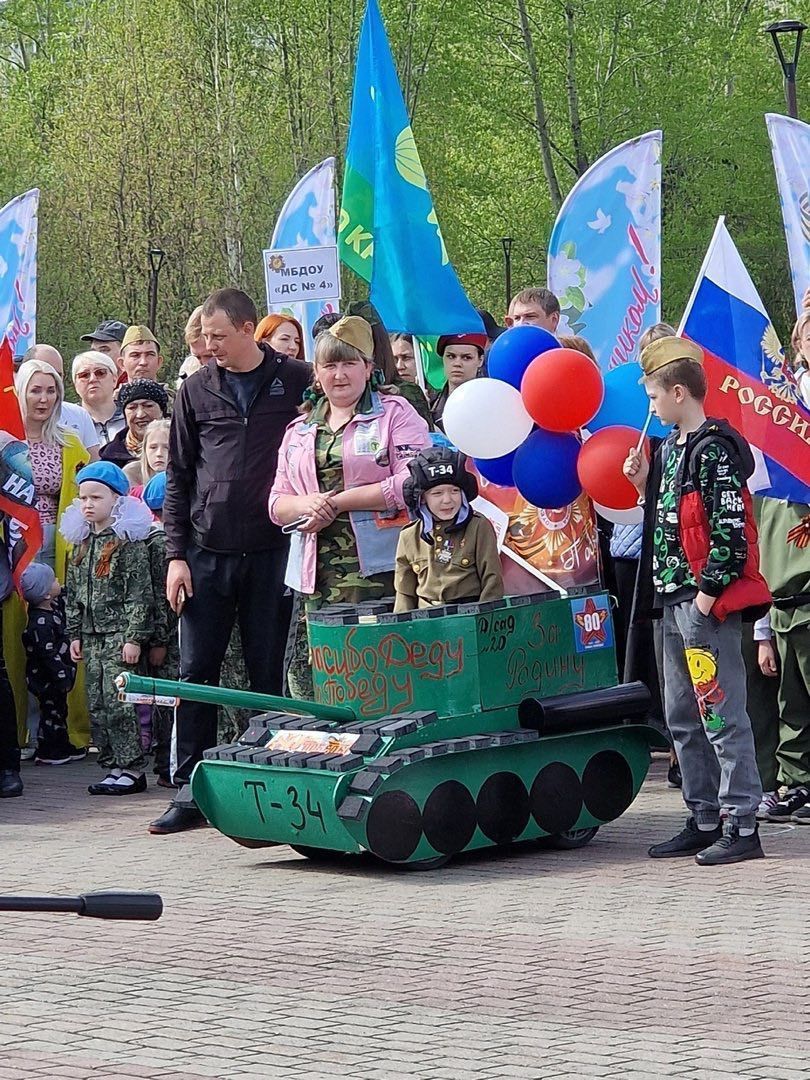 Второй год в городе 9 мая проходит Парад строя и исполнения песни «Правнуки Победы»